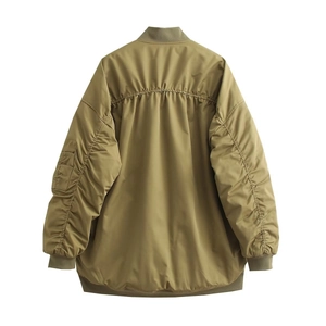 Vue arrière du blouson aviateur oversize vert armée avec manches froncées et bord-côte