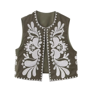 Gilet sans manches vert olive avec broderies florales blanches style bohème pour femme