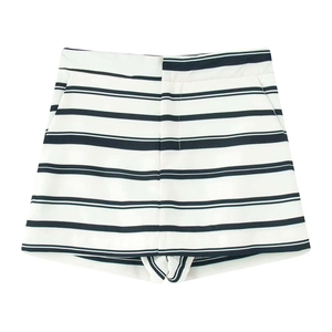 Damen-Shorts mit blau-weißen Streifen, hoher Taille, Doppelreiher-Knöpfen und Seitentaschen