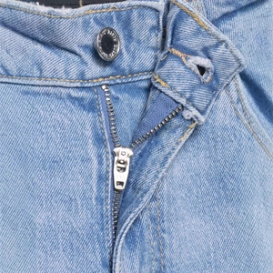 Jean large taille haute bleu clair avec bouton en métal et fermeture éclair YKK robuste