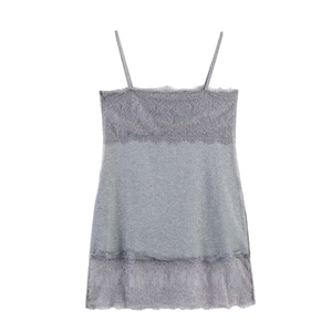 Graues Mini-Unterkleid mit Spitzenbesatz und floralen Stickereien auf weißem Grund