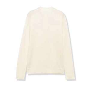 Vista posteriore di un cardigan in maglia crema con maniche lunghe e bordi a costine