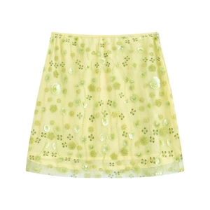 Mini-jupe vert tilleul clair avec paillettes florales 3D et broderies élégantes