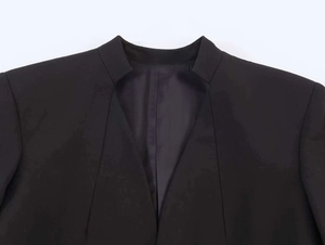 Detailed view of the structured collar and deep V-neckline on a black elegant blazer