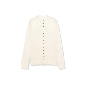 Cardigan in maglia bianca a maniche lunghe con scollo rotondo e bottoni su sfondo bianco