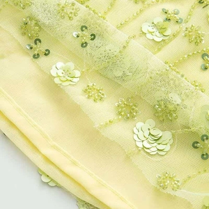 Jupe d'été élégante avec fleurs 3D pailletées, broderie de perles et strass sur mesh