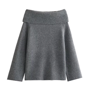 Jersey gris oscuro con hombros descubiertos y cuello vuelto en punto acanalado