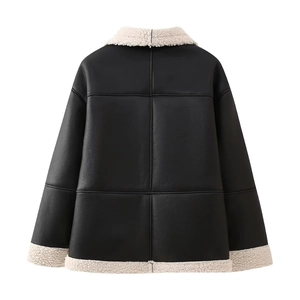Veste femme en similicuir noir avec doublure polaire crème, vue arrière mode hiver