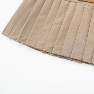 Gonna a pieghe kaki a vita alta con cintura sottile in pelle marrone stile accademico