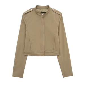 Veste courte kaki pour femme à col montant avec épaulettes et patte de boutonnage cachée