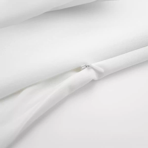 Top a fascia bianco con cerniera invisibile e dettagli di cucitura testurizzati di qualità