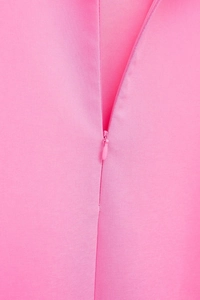 Detail of invisible zipper closure on pink slim-fit dress with high-quality stitching