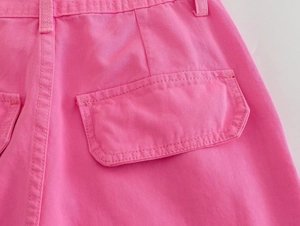 Detailed view of rose pink cargo pants featuring belt loops and double-stitched flap pockets