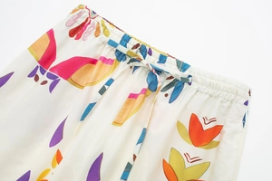 Detail of elastic waistband with drawstring on white floral print poplin trousers