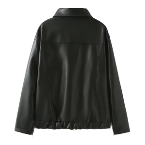 Vue arrière d'une veste en cuir PU noir pour femme avec revers et ourlet élastique