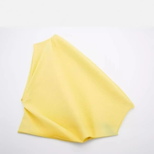 Ärmelloses gelbes gerafftes asymmetrisches Tube-Top aus hochwertigem strukturiertem Strick