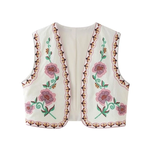 Vintage embroidered waistcoat in off-white with floral patterns and scalloped edges