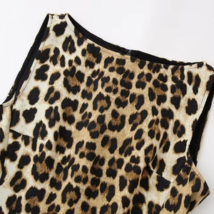 Abito estivo da donna con stampa leopardata, scollo a barchetta e zip posteriore invisibile