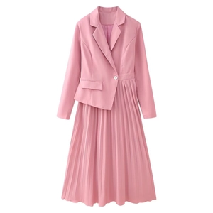 Robe blazer plissée rose élégante avec manches longues et col à revers pour femme