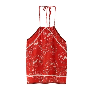 Haut licou rouge à imprimé floral blanc avec bordures pour un style de vacances décontracté