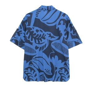 Detailed view of casual short sleeve shirt featuring blue and black abstract pattern