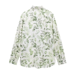 Vue arrière à plat de la chemise blanche à manches longues avec imprimés floraux verts