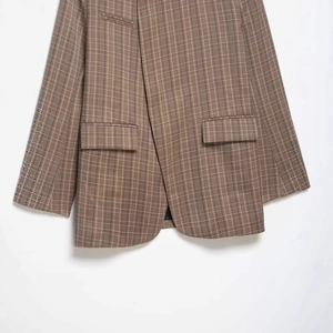 Veste blazer vintage à carreaux pour femme avec poches à rabat et ourlet arrondi