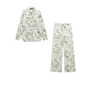Ensemble deux pièces pour femme avec imprimé tropical, chemise boutonnée et pantalon