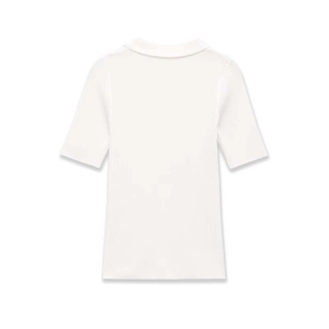 Klassisches weißes Polohemd aus Rippstrick mit Kurzarm in minimalistischem Design von hinten