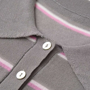 Maglia polo a righe classica da donna con colletto a rever e bottoni in conchiglia