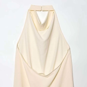 Top donna a lupetto color crema con elegante schiena scoperta e drappeggio a cascata