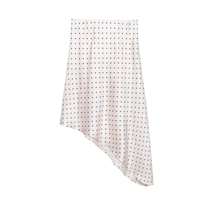 Jupe midi en satin à pois avec ourlet asymétrique et finition aspect soie crème