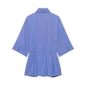 Camicia blu a maniche corte da donna con coulisse regolabile in vita e colletto a revers