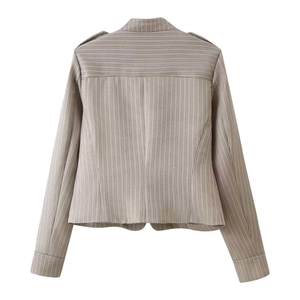 Veste à col montant pour femme avec rayures verticales et coupe arrière structurée