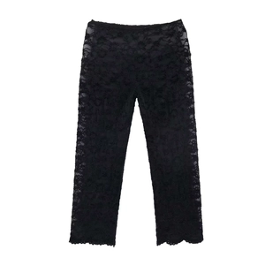 Pantalon long en dentelle noire élégante avec motifs floraux et design semi-transparent