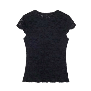 Ensemble d'été pour femme avec haut en dentelle noire à manches courtes et motifs floraux