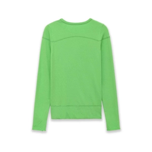 Minimalistische grasgroene gebreide top met lange mouwen en ronde naden op de rug