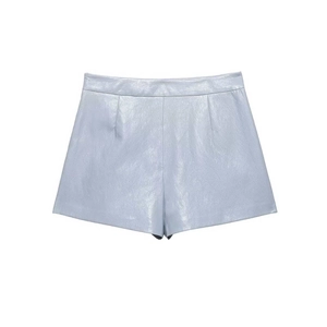 Mini short élégant bleu clair métallisé à taille haute avec ourlet irrégulier