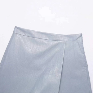 Jupe portefeuille élégante en similicuir bleu clair avec fermeture éclair invisible
