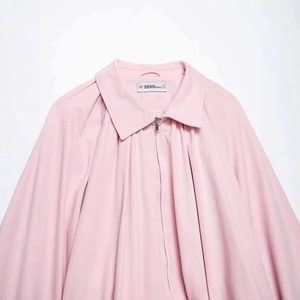 Pink puff sleeve jacket for women with lapel collar and front metallic zipper closure