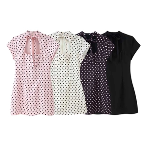 Robe courte vintage à pois avec col à nœud disponible en plusieurs couleurs d'été