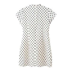 Vue détaillée de la fermeture éclair invisible au dos de cette robe vintage à pois noir et blanc