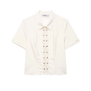 Short sleeve off-white shirt with ruffles and metal eyelets on the front collar