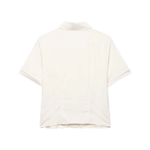 Short-sleeved off-white lapel shirt with back pleats for a minimalist summer look