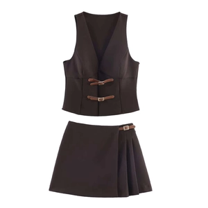 Ensemble Minimaliste Femme Gilet Col en V Mini Jupe Plissée Brun Foncé Polyester Sans Manches Top Und Bottom Boucle