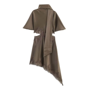 Robe Midi Sexy en Satin et Dentelle pour Femme avec Ourlet Asymétrique, Col Foulard, Découpe à la Taille, Robe de Soirée Élégante Marron Café