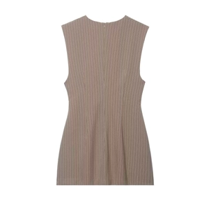 Abito smanicato in maglia a pieghe marrone con vita sfiancata e texture a costine