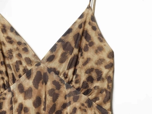 Detail of leopard print mesh fabric with V-neckline and ruched chest design