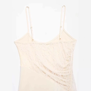 Débardeur beige en dentelle avec broderie florale et bretelles réglables