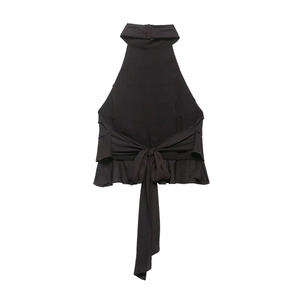 Détail du haut dos nu noir élégant avec gros nœud à la taille et ourlet à volants chic